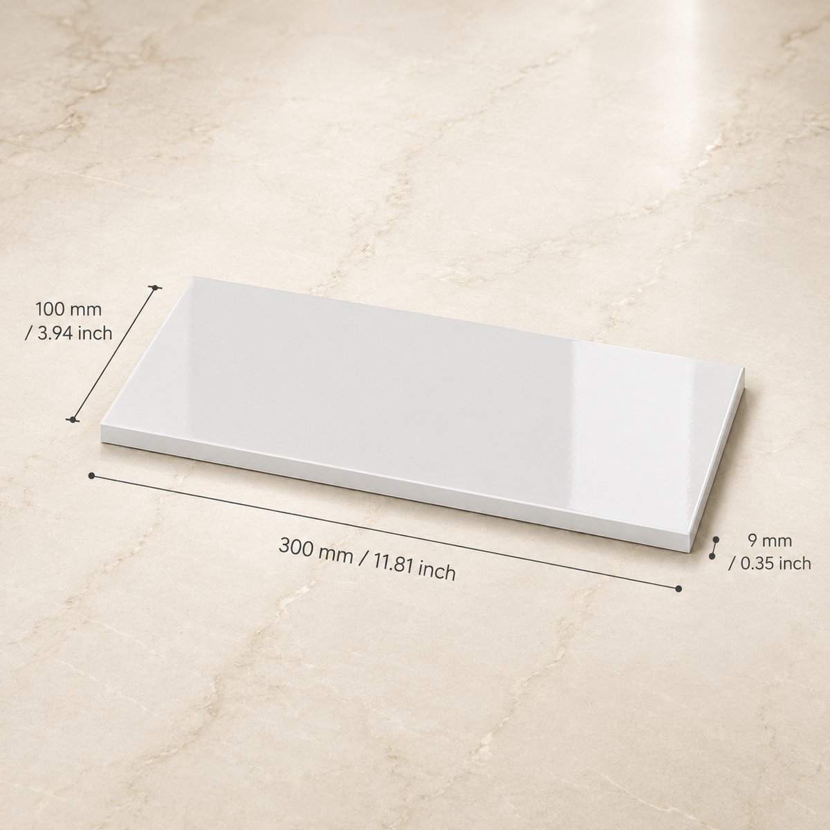Hellgraue Keramikfliese – 300 × 100 × 9 mm – mit Gravur