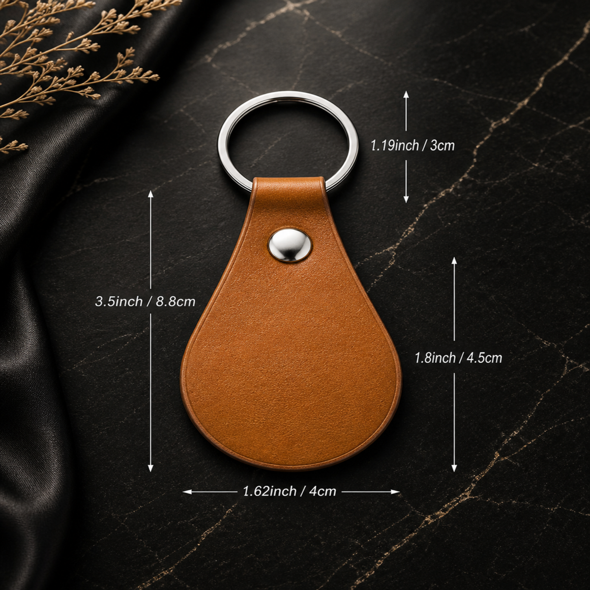 Teardrop-shaped PU leatherette keyring – 53 × 32 mm – black – engraved