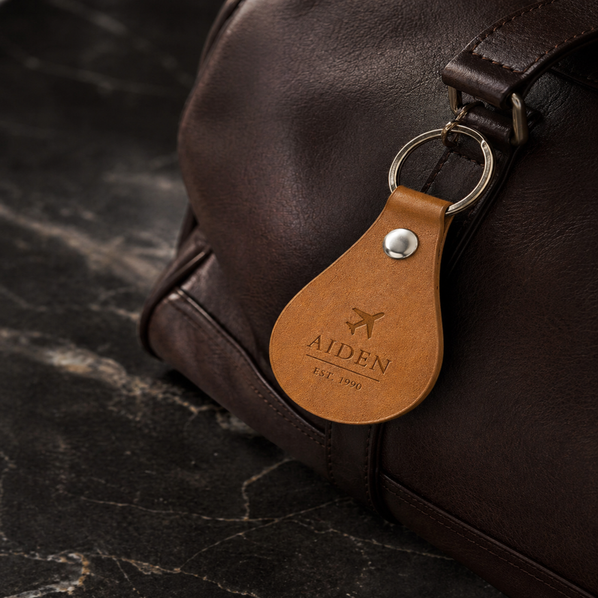 Teardrop-shaped PU leatherette keyring – 53 × 32 mm – brown – engraved