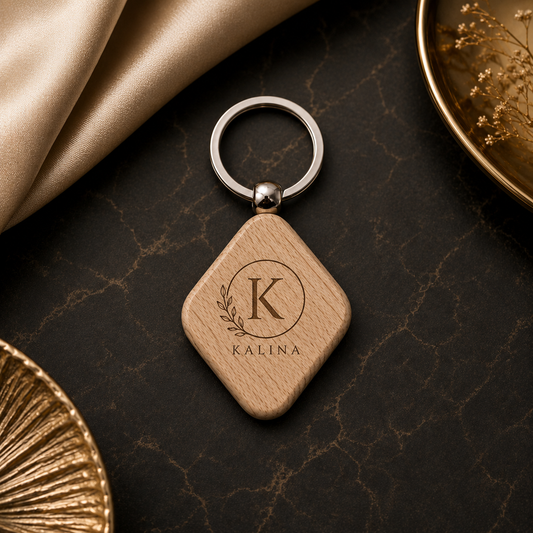 Diamond-shaped wooden keyring – engraved