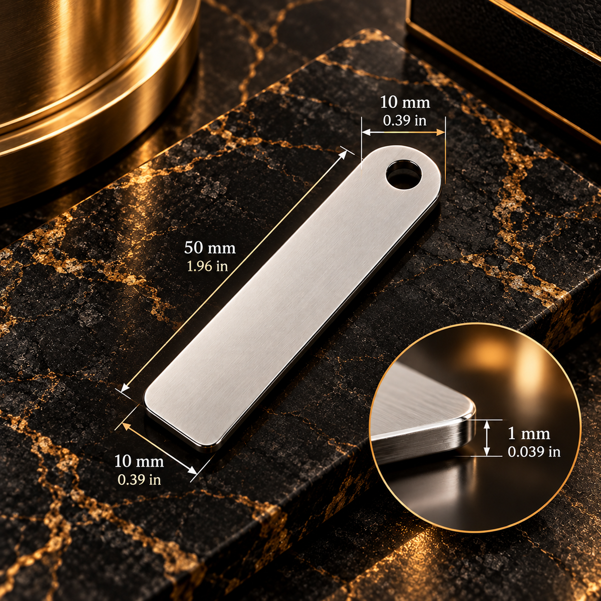 Klíčenka Slothana SLOTH 50 × 10 mm – nerezová, s gravírováním