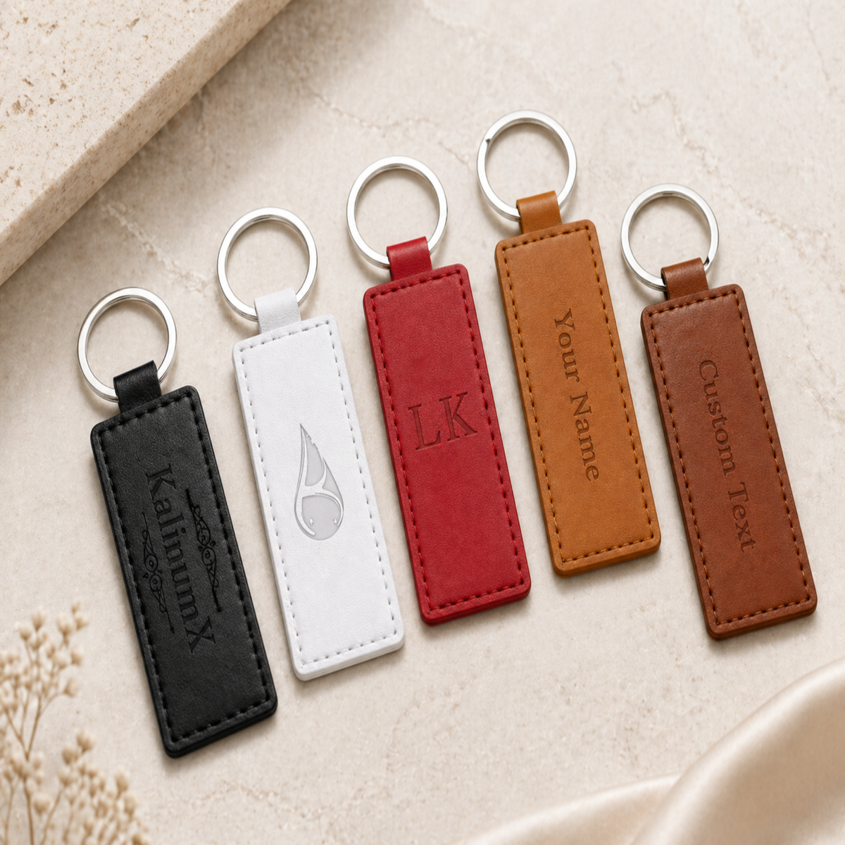 Slim PU leatherette keyring – 79 × 25 mm – engraved