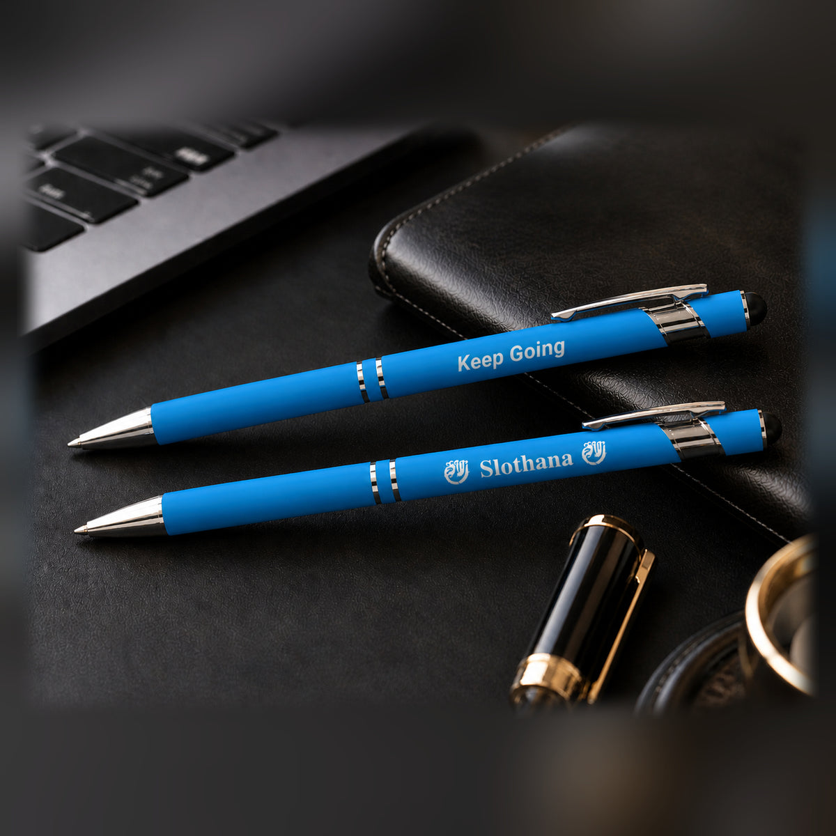 Slothana metal stylus ballpoint pen – 143 mm – blue – engraving detail